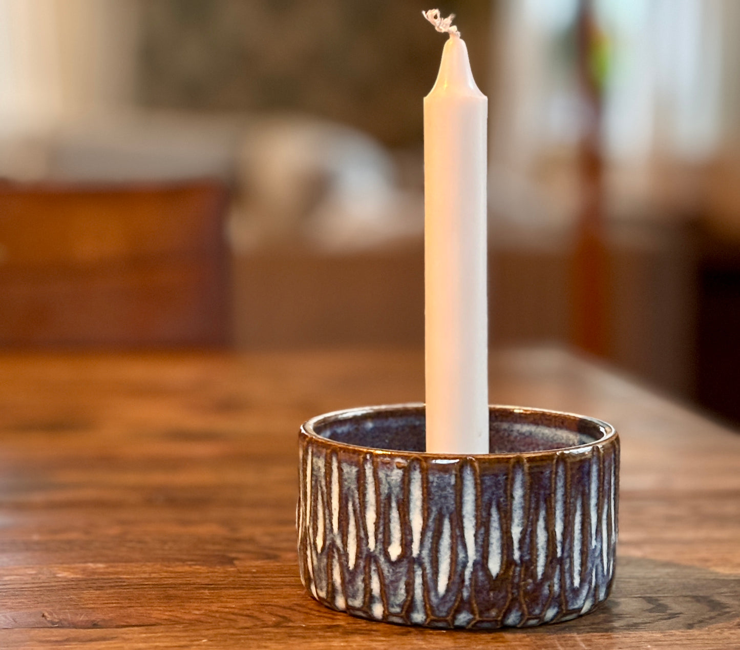 Ljusstake med hög kant