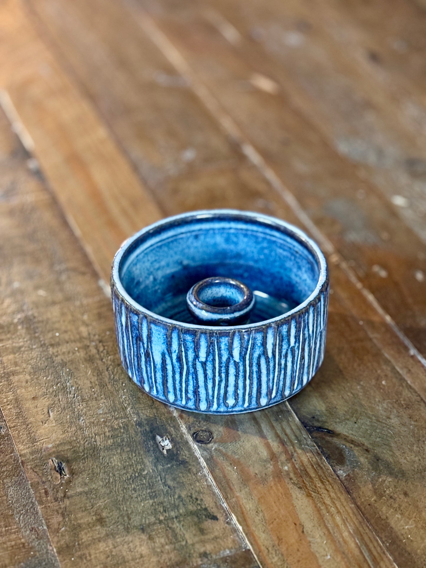 Ljusstake med hög kant